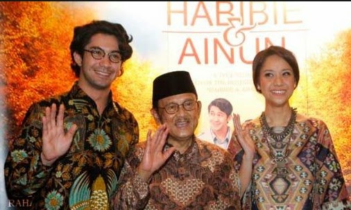 Contoh Review Text (Resensi) Film Habibie & Ainun dan Artinya  Ruang