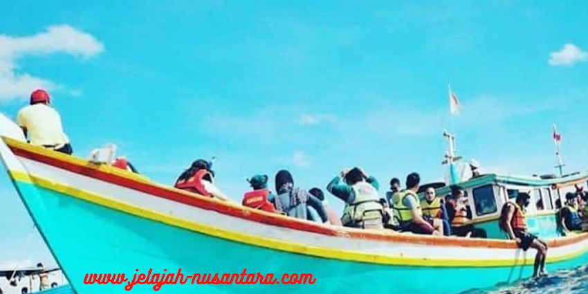 Peserta Open Trip Menaiki Kapal Dalam Jelajah Pulau Kelapa - wisata open trip pulau kelapa paket wisata murah open trip pulau kelapa 3 hari 2 malam kepulauan seribu