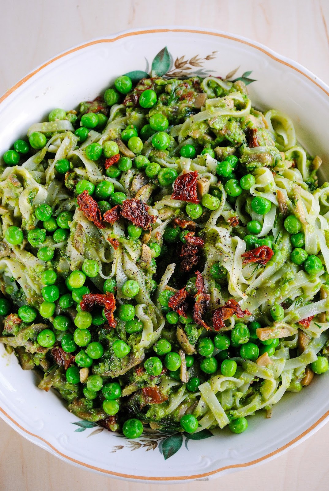 Springy rice noodle salad with pea cream VeganSandra