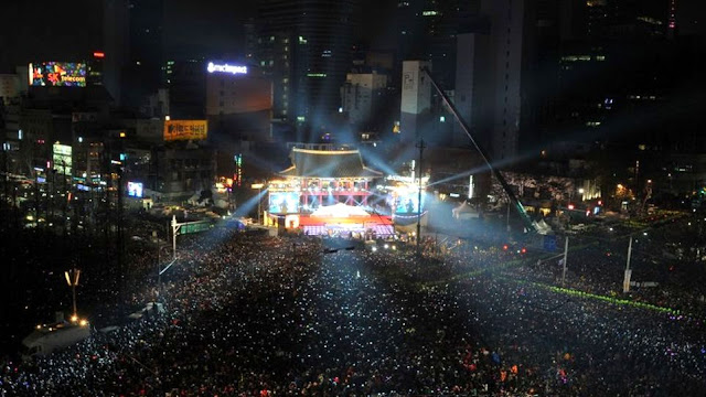 Campanario Bosingak de Seúl lleno de gente para empezar el año 2014