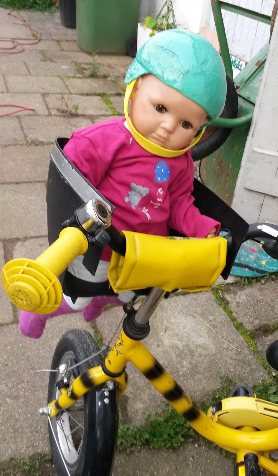 Zange und Hammer Puppen Kindersitz fürs Fahrrad aus altem