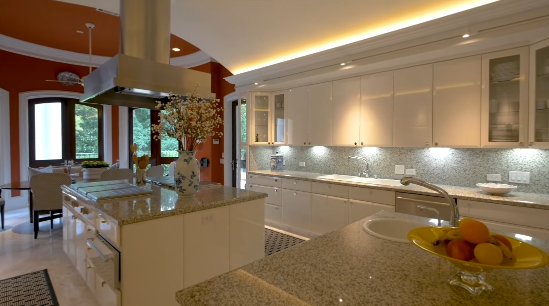 38 Interior Design Photos vs. 324 Buckingham Dr, Houston, TX Luxury Mansion Tour