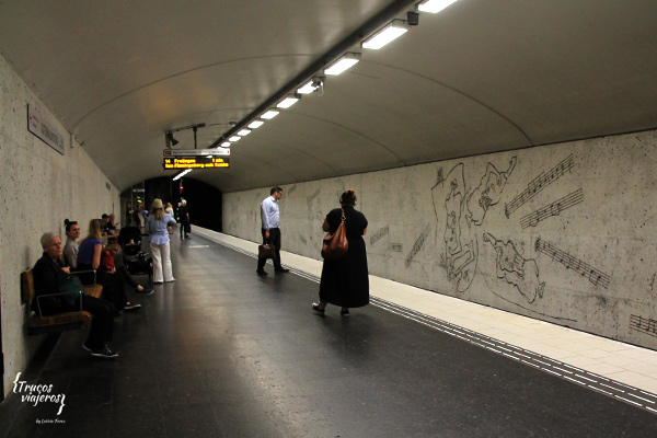 Arte moderno en el metro Suecia