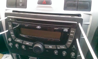 (Part 4) Replacing the standard radio in a Ford Figo (taking out the