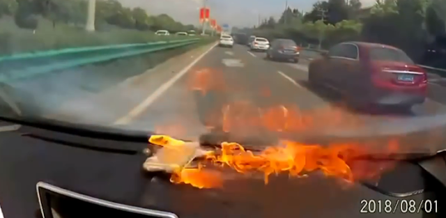 iPhone 6 explodes in moving car due to replaced battery iPhone 6 explodes in moving car due to replaced battery