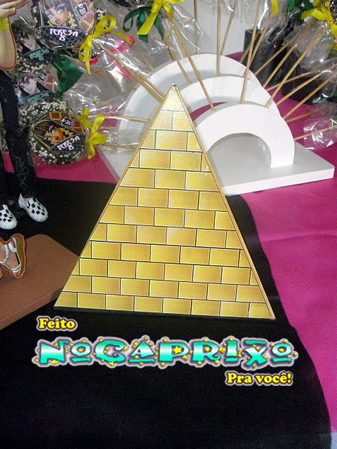 Pirâmide em MDF - Monster High
