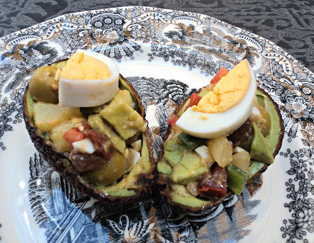 aguacates-rellenos-ensalada-verano aguacates-rellenos-ensalada-verano-dos