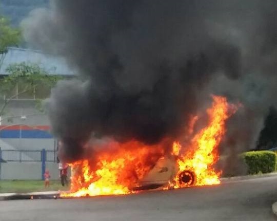 Wanita Nekad BAKAR DIRI Hingga Rentung Dalam Kereta MYVI