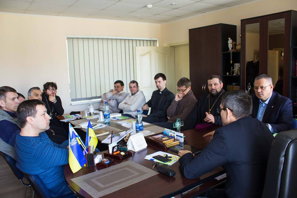 Представники церков Нової Каховки обговорили шляхи співпраці в роботі з дітьми-сиротами Представники церков Нової Каховки обговорили шляхи співпраці в роботі з дітьми-сиротами
