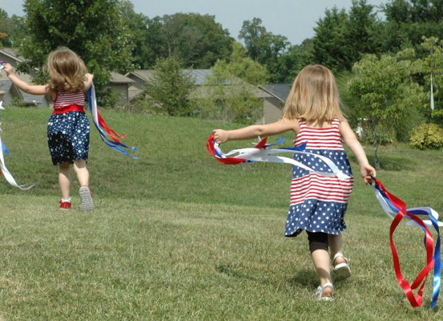 Fourth of July Dancing Ring Streamers for Kids