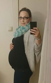 Frau Nordkind SSW 28 Babybauch in der 28. Schwangerschaftswoche