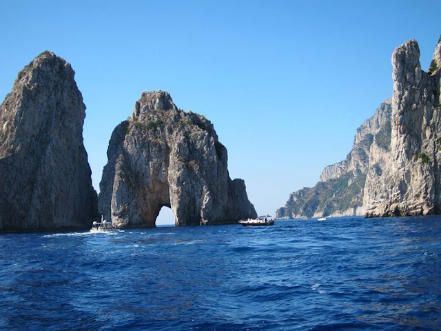 Faraglione de Capri – Italia