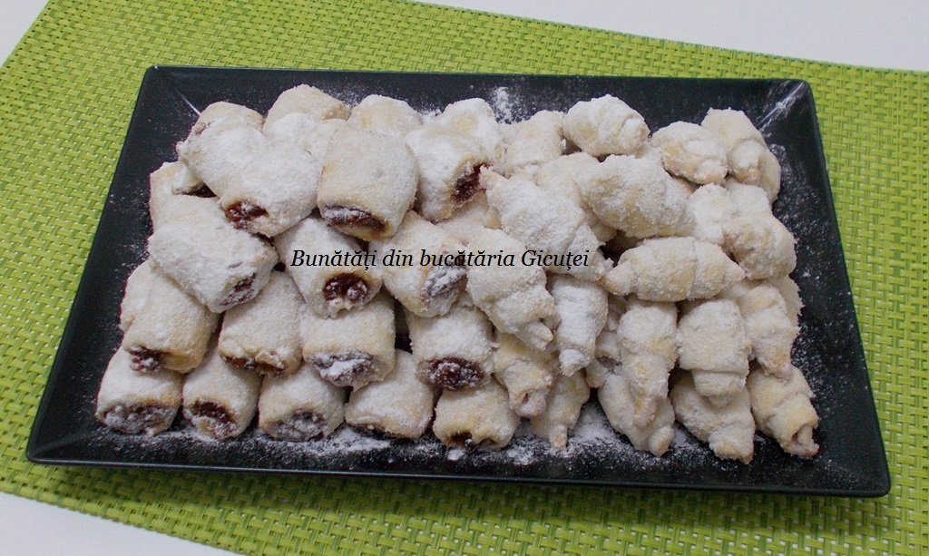 Cornulete fragede cu untura si smantana Bunătăți din bucătăria Gicuței
