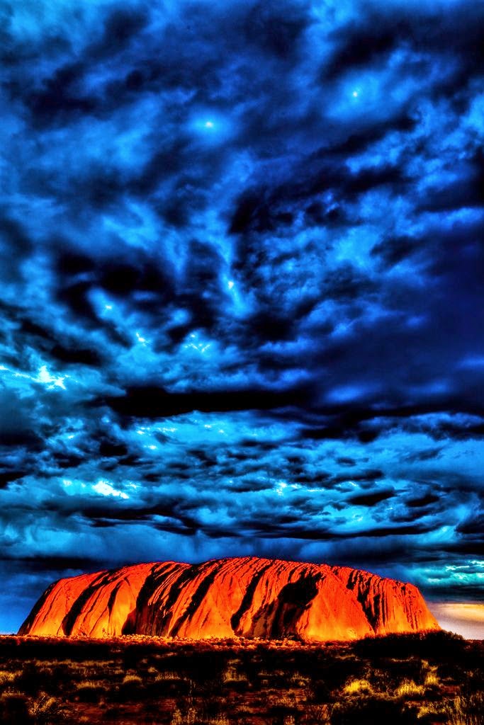 The Uluru, Australia | 10 Places to See Beautiful Sunset Around The World The Uluru, Australia | 10 Places to See Beautiful Sunset Around The World