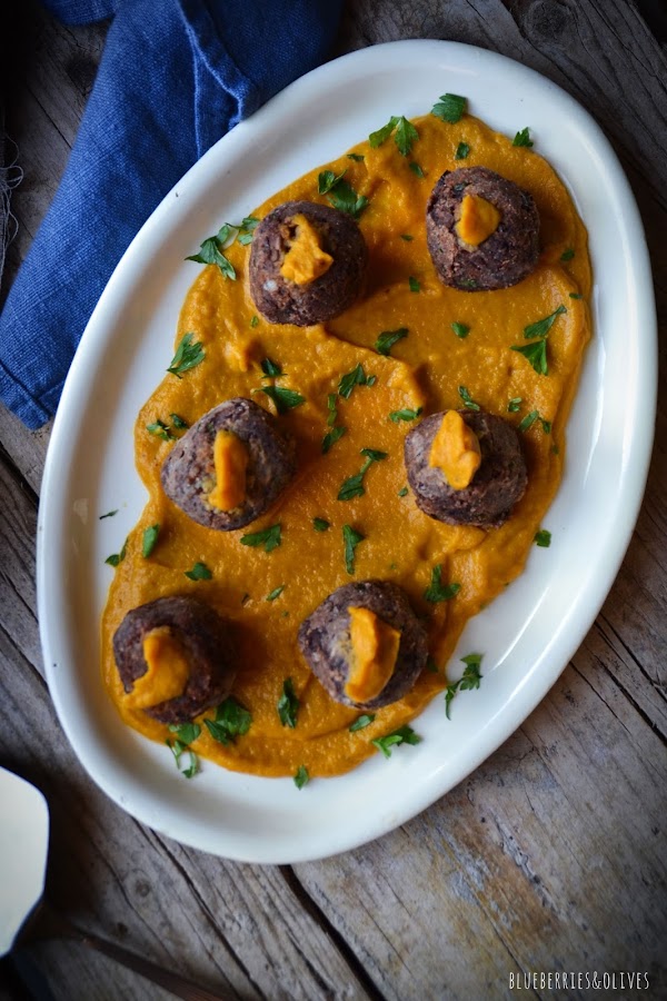 ALBÓNDIGAS DE AZUKI EN SALSA DE ZANAHORIA Y COMINO (SG, VEG, SL)