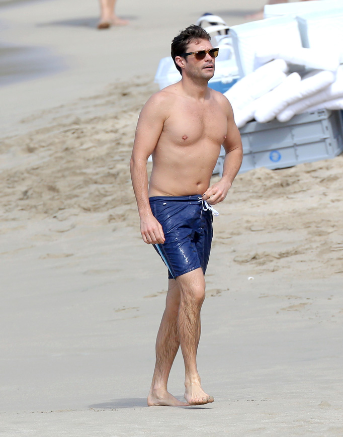 Ryan Seacrest Shirtless In St.Barts.