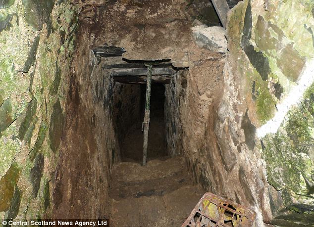 Drunk couple's curiosity led to the discovery of something creepy beneath their house Drunk couple's curiosity led to the discovery of something creepy beneath their house
