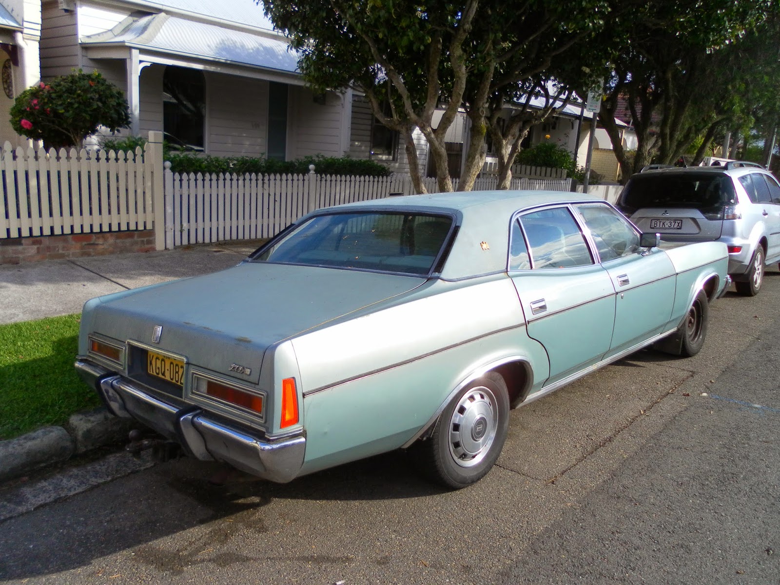 Aussie Old Parked Cars: 1979 Ford P6 LTD