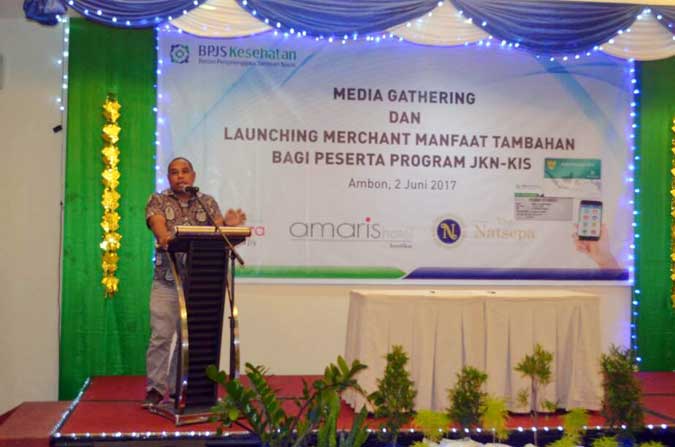 BPJS Ambon Luncurkan Program Baru Bagi Peserta JKN-KIS Ambon, Malukupost.com - Badan Penyelenggara Jaminan Kesehatan (BPJS) Kesehatan Ambon kembali meluncurkan program baru bagi peserta Jaminan Kesehatan Nasional - Kartu Indonesia Sehat (JKN-KIS). Bertempat di Amaris Hotel Ambon. Program baru ini ditujukan kepada seluruh peserta JKN-KIS yang ada di Ambon. Bekerjasama dengan Amaris Hotel, The Natsepa Resort dan Conference Center, dan Nakamura Ambon peserta JKN-KIS bisa merasakan berbagai potongan harga hanya dengan menunjukan kartu JKN-KIS dan kepesertaan aktif JKN-KIS