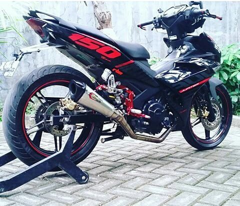 Modifikasi motor mx king warna hitam