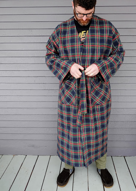 Cookin' & Craftin': Dude Sewing: Simplicity 1021 Flannel Robe