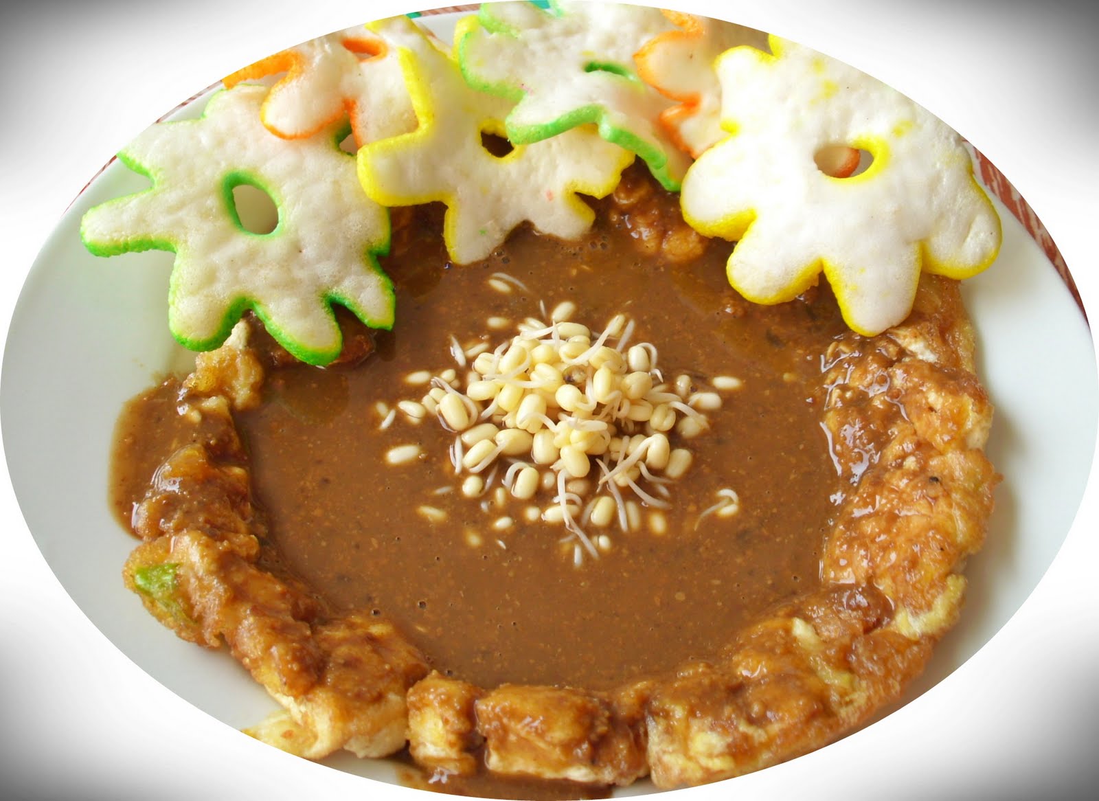 Ilustrasi tahu telor bumbu pecel. 