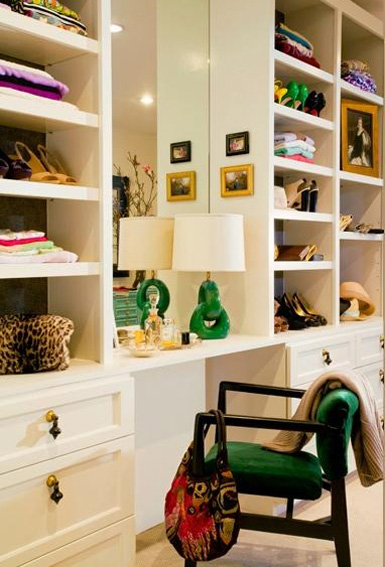 Belle Maison Can T Get Enough Of Kelly Green Kelly Green Depending On How Much Or Little You Want To Use What Do Think Of This Color Have Would Consider Using It In Your Home