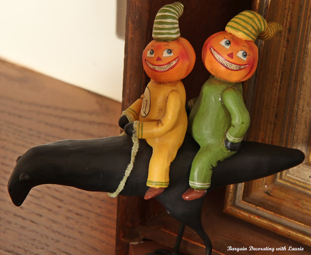 Halloween Vignettes-Bargain Decorating with Laurie