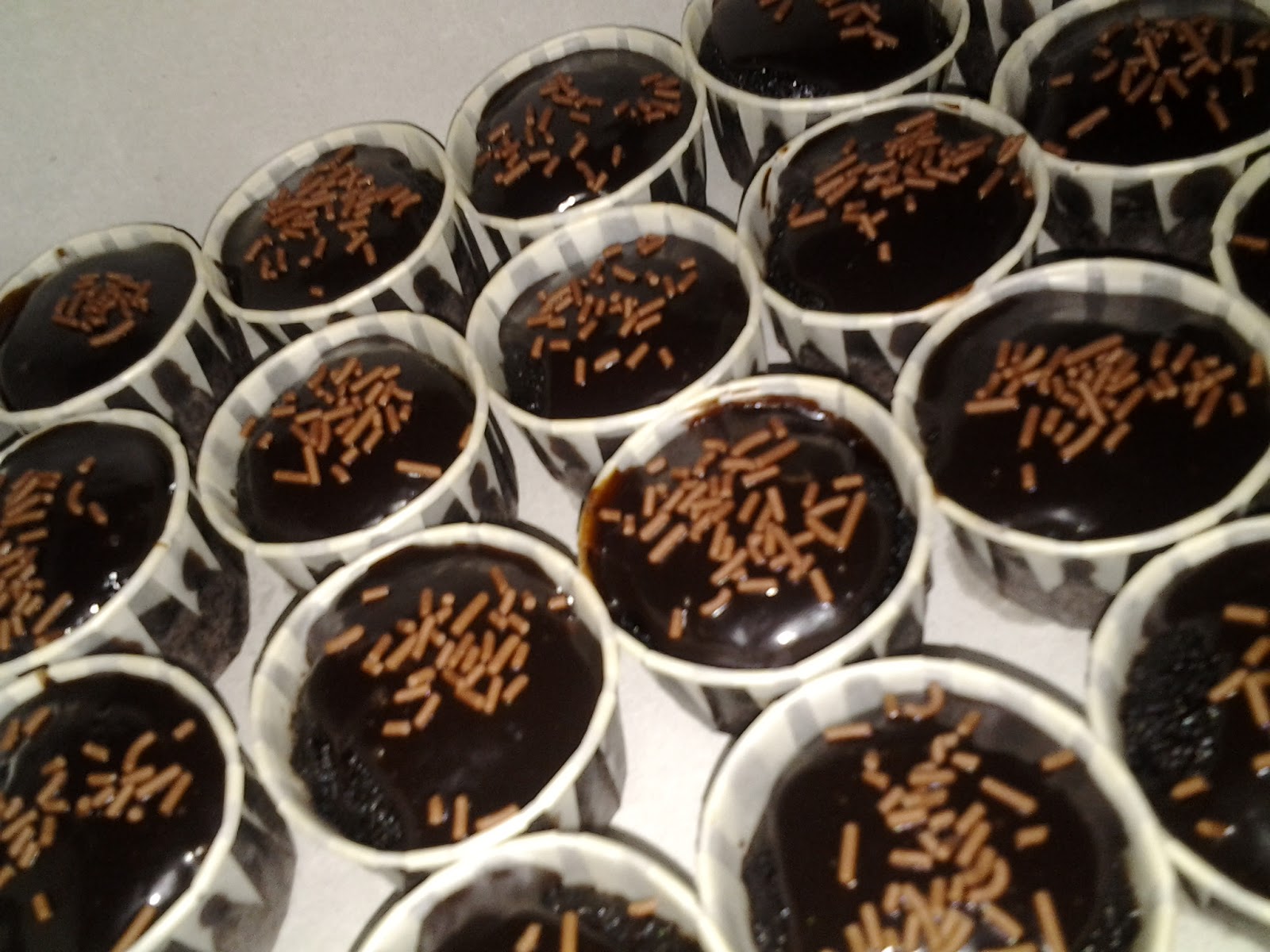 Gambar Coklat Cup Gambar Putih Gambar Coklat Cup Gambar Putih