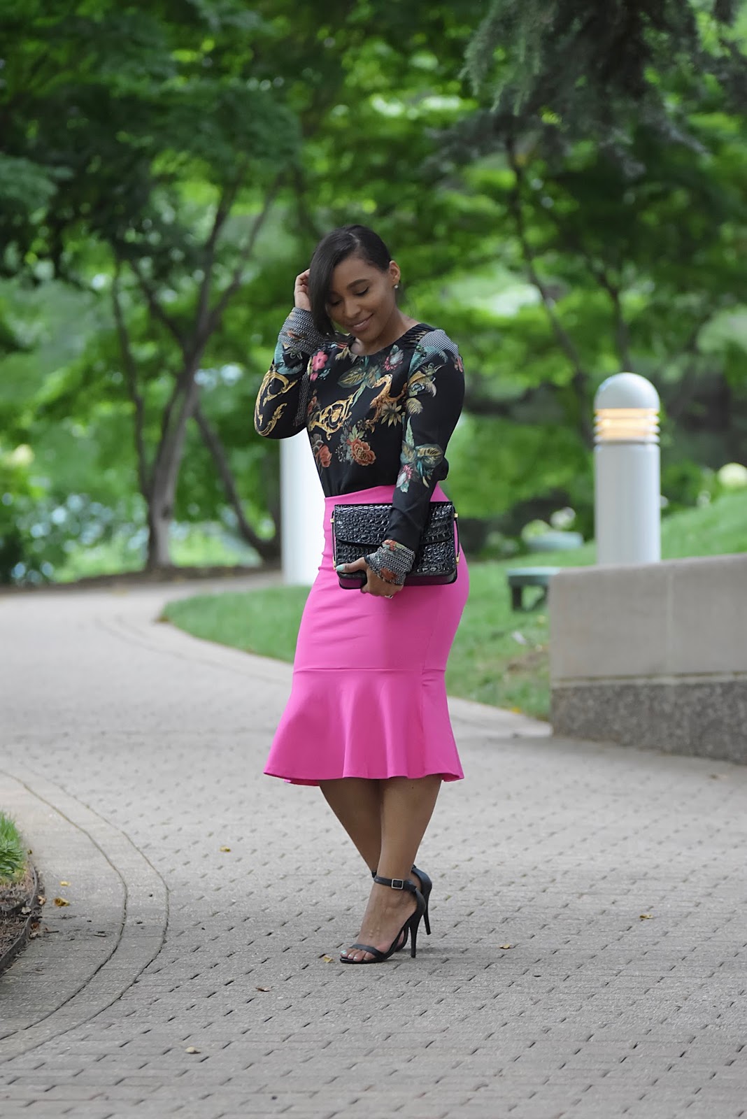 Summer Date Night Look, pink skirt, detail top, date night, tumpet skirt, sara boo, date night ideas