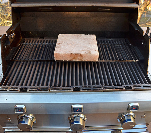 Heating a salt block on a SABER grills 1500 Elite SSE