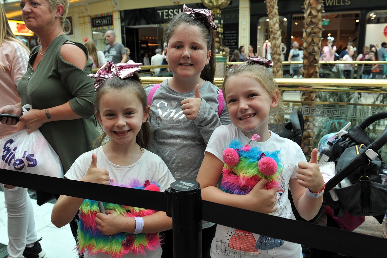 NickALive! JoJo Bows Star JoJo Siwa Sends Fans Into A Frenzy At The