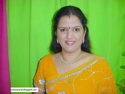 kambimalay: Hottest Tamil Aunty Stills