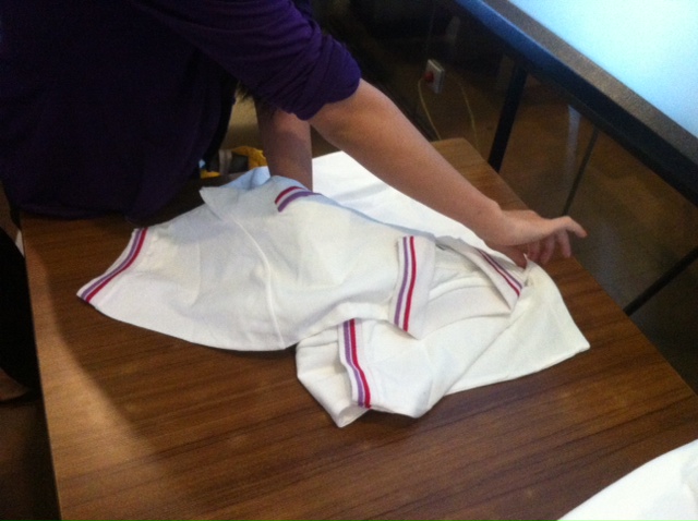 BAGIKAN Tips Cara Melipat Baju ala Jepang, Cuma 5 Detik