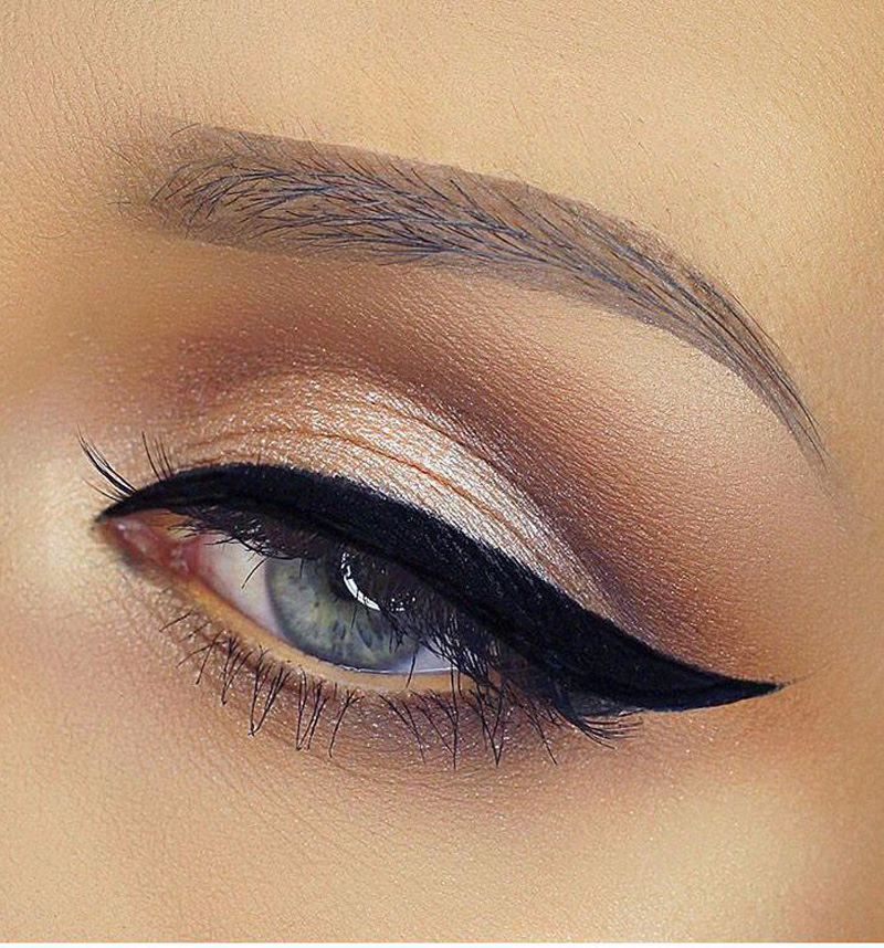 Winged eyeliner Best Makeup Trends in History