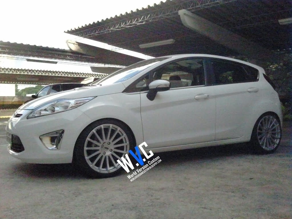 World Version Custom Carro do Internauta Novo Fiesta Rebaixado + Rodas aro 18 World Version Custom Carro do Internauta Novo Fiesta Rebaixado + Rodas aro 18