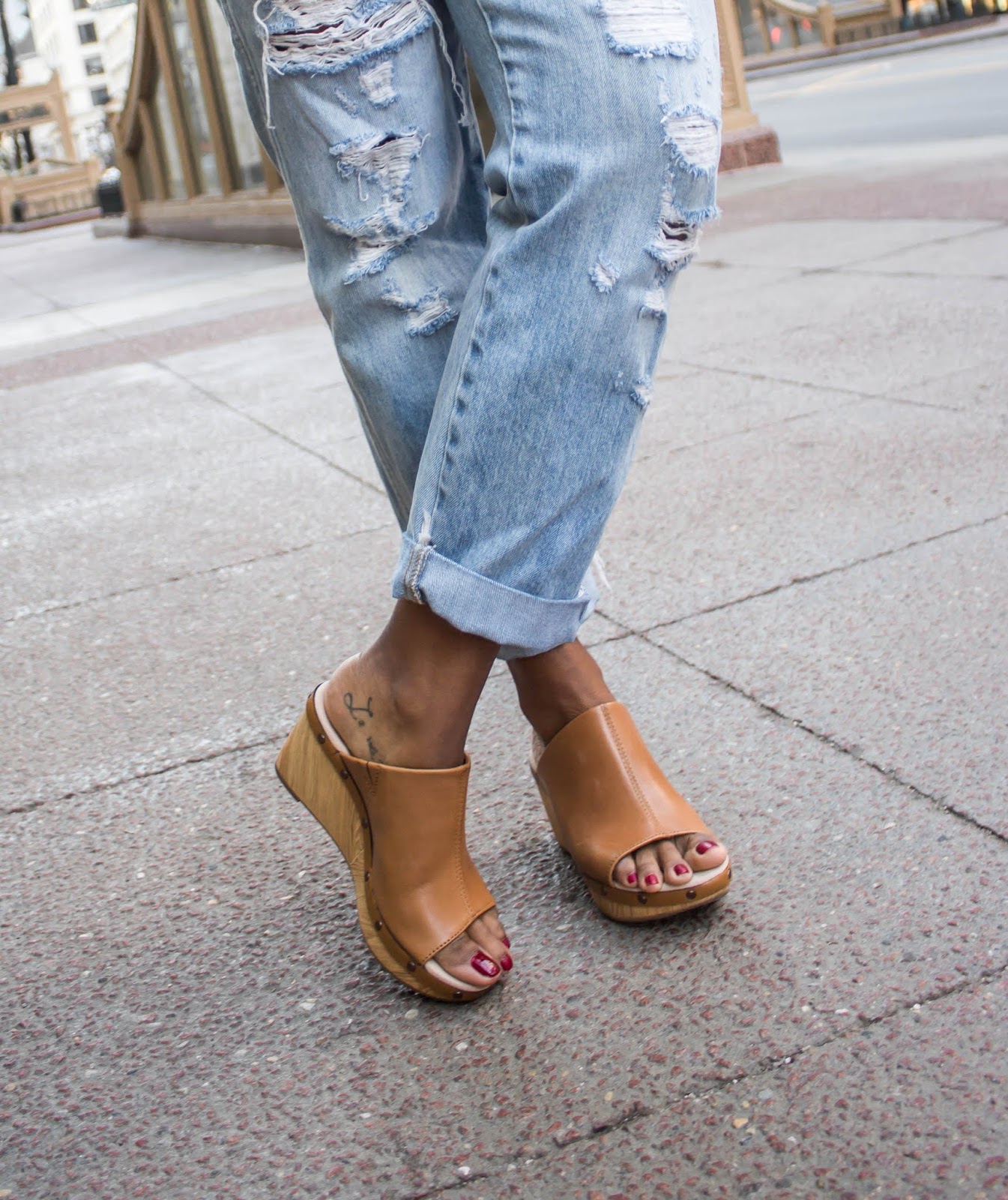 wedge-clogs-outfit