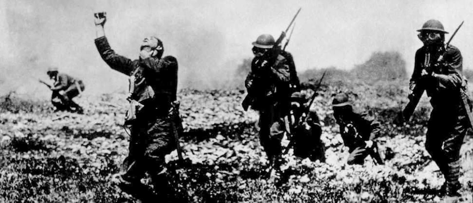 Газовая атака на ипре 1915 г. Ипр атака. Ипр атака. Вторая битва при ипре 1915. Ипр атака.