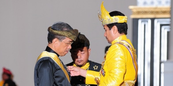 Beza Anugerah Gelaran Datuk Dan Dato