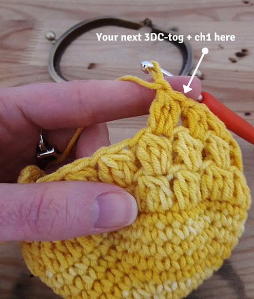 Crochet pineapple coin purse: free pattern | Happy in Red Crochet pineapple coin purse: free pattern | Happy in Red