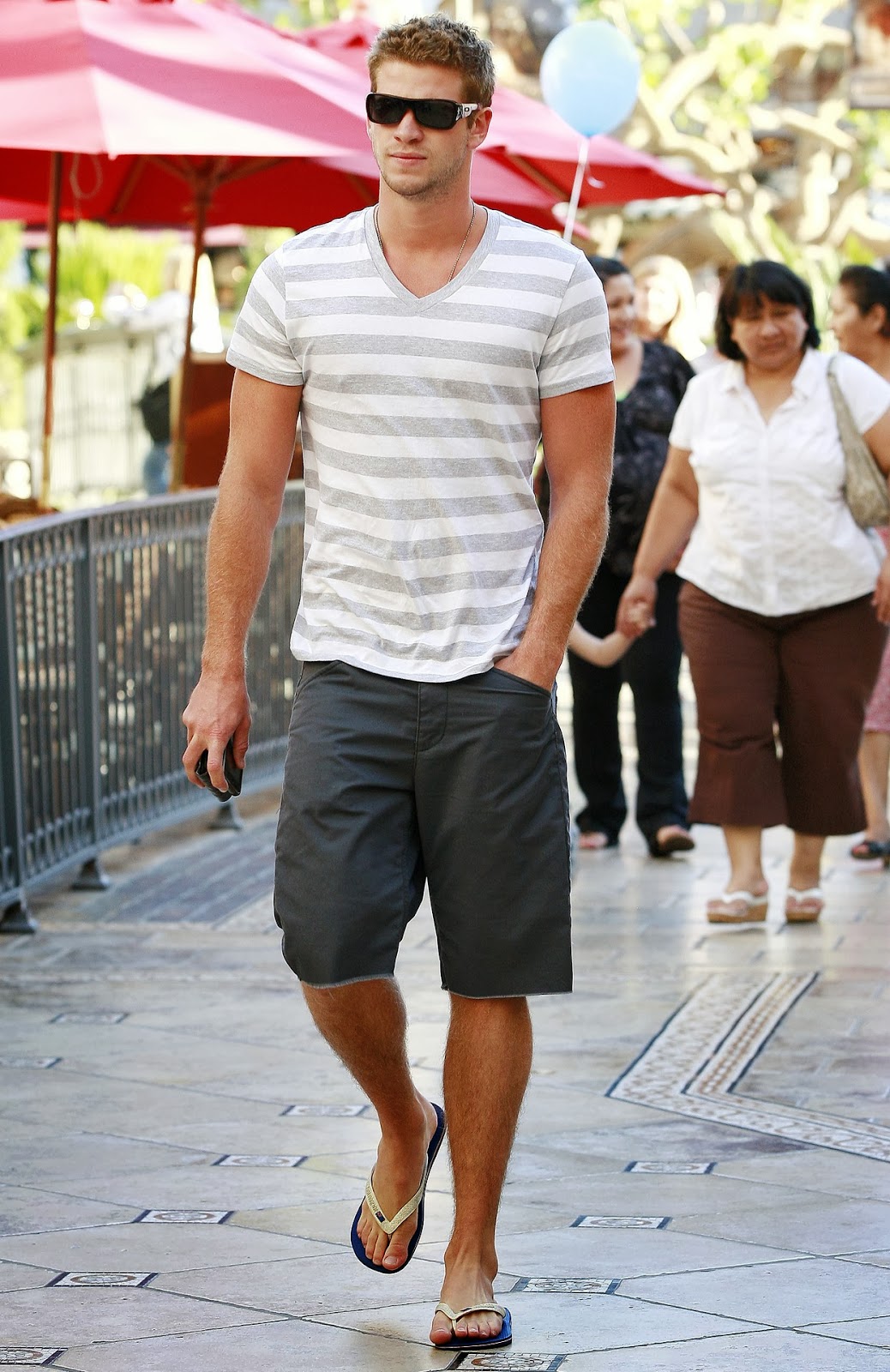 Straight Jock Feet: Liam Hemsworth beautiful feet...