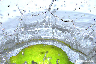 splashphoto water lemon