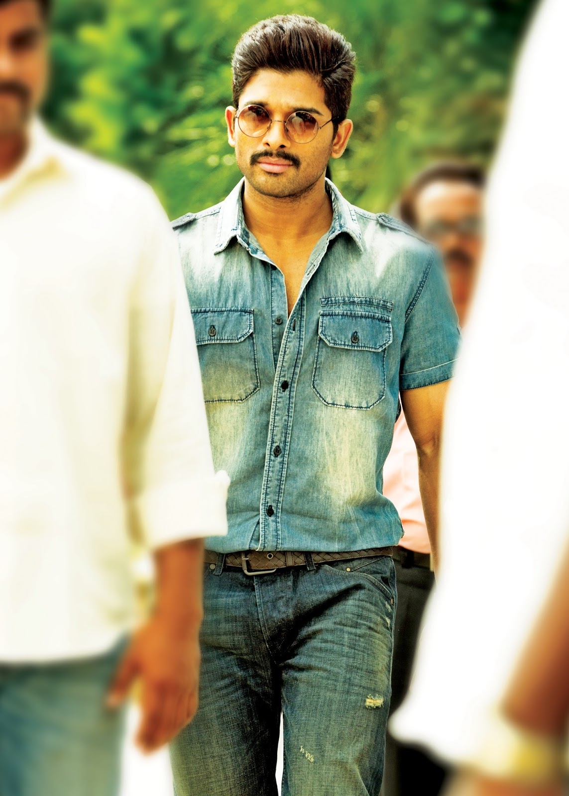 allu arjun stylish stills in sarrainodu