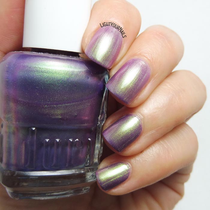 Smalto duocromatico verde viola Duri Cosmetics Divas Only purple green duochrome nail polish #duricosmetics #lightyournails