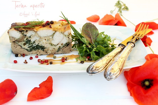 Terina aperitiv cu piept de pui,ficatei,spanac si ciuperci...un deliciu:-)