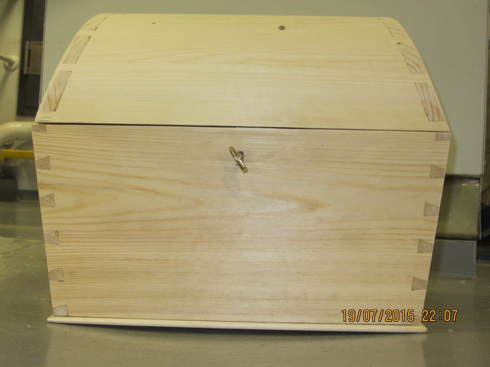 Mulesaw Treasure chest with curved lid part 8, assembly