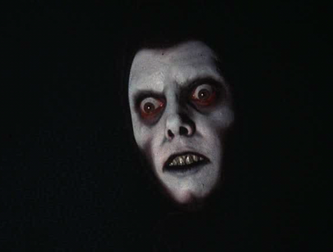 Imagen subliminal del demonio Pazuzu durante el sueño de Damien Karras (Jason Miller) en El exorcista - Cine de Escritor