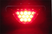 Çakar, hızlı hızlı yanıp sönen kırmızı LED fren lambası