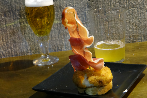 Croqueta de jamón, calle Laurel en Logroño Croqueta de jamón, calle Laurel en Logroño