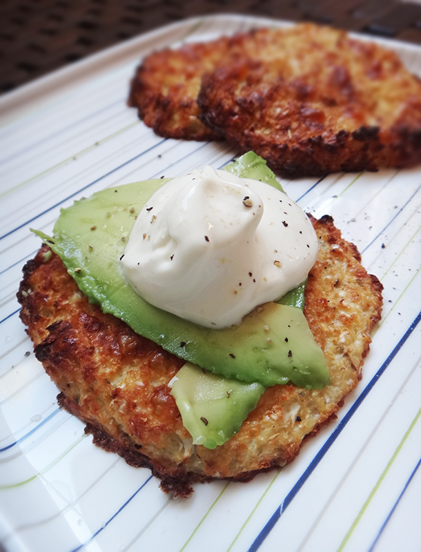 lowcarb Cauliflower ‘Bread’ with Avocado ultra low carb YUM! I…